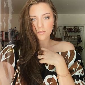 Meet your Posher, Thea